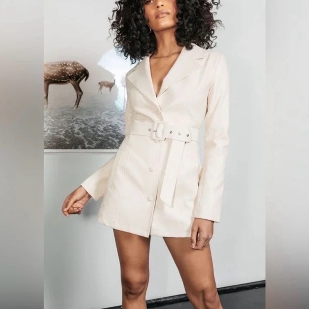 BRAND NEW: Kittenish Women's Cream Trench Coat